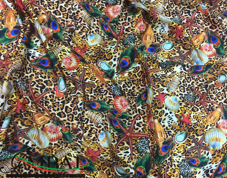 Шелк атлас D&G леопард, ракушки и павлиньи перья