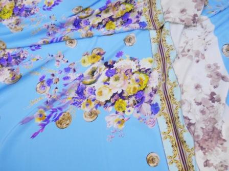 Шелк цветы и монеты на голубом фоне Dolce&Gabbana